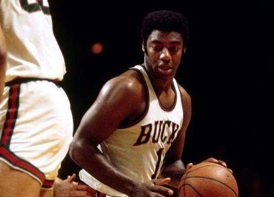 仅让对手措 仅让对手措